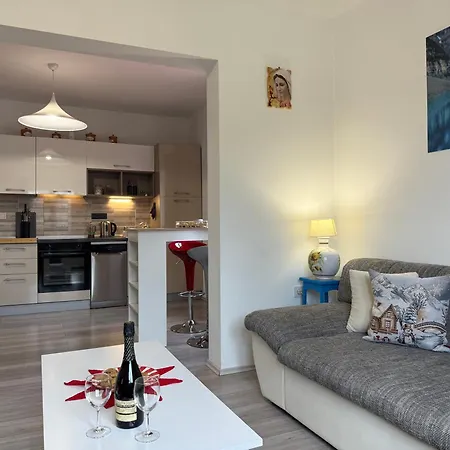 Kuca Sarenka Tatil Evi Kupjak